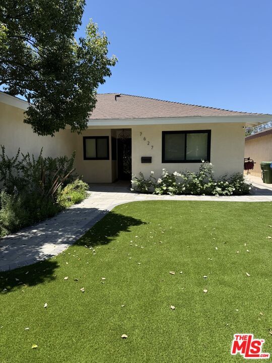 Primary Photo - 7627 Encino Ave