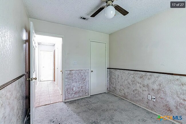 Building Photo - 1701 Century Oaks Dr