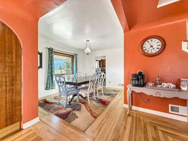 Building Photo - 1430 W Hendrickson Rd