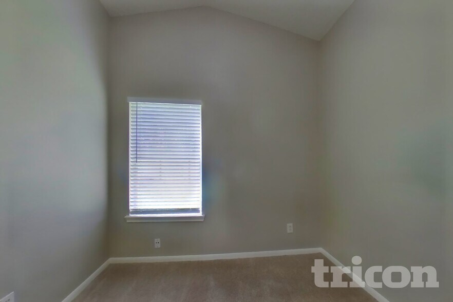 Building Photo - 3215 Boynton Dr