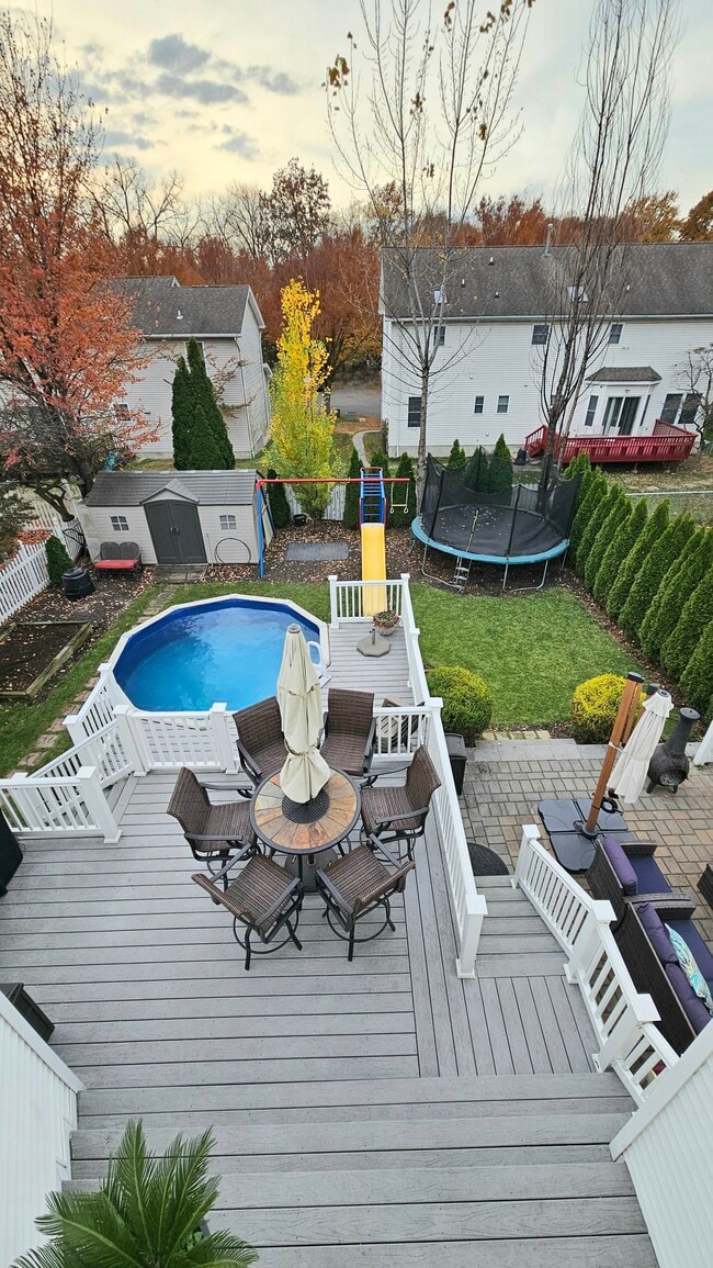 Building Photo - 55 Lakeview St