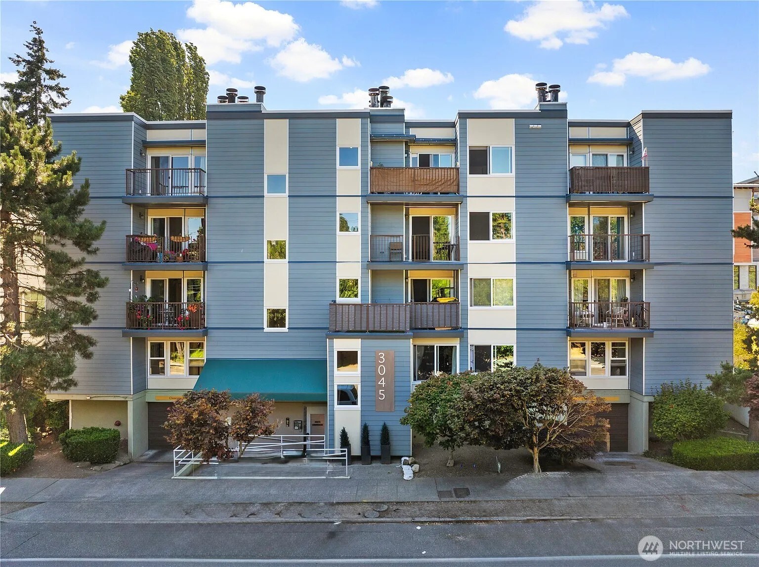 Building Photo - 3045 20th Ave W