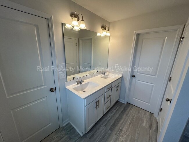 Building Photo - 1041 Shoreside Dr