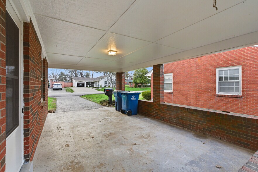 Building Photo - 925 Ashland Ave