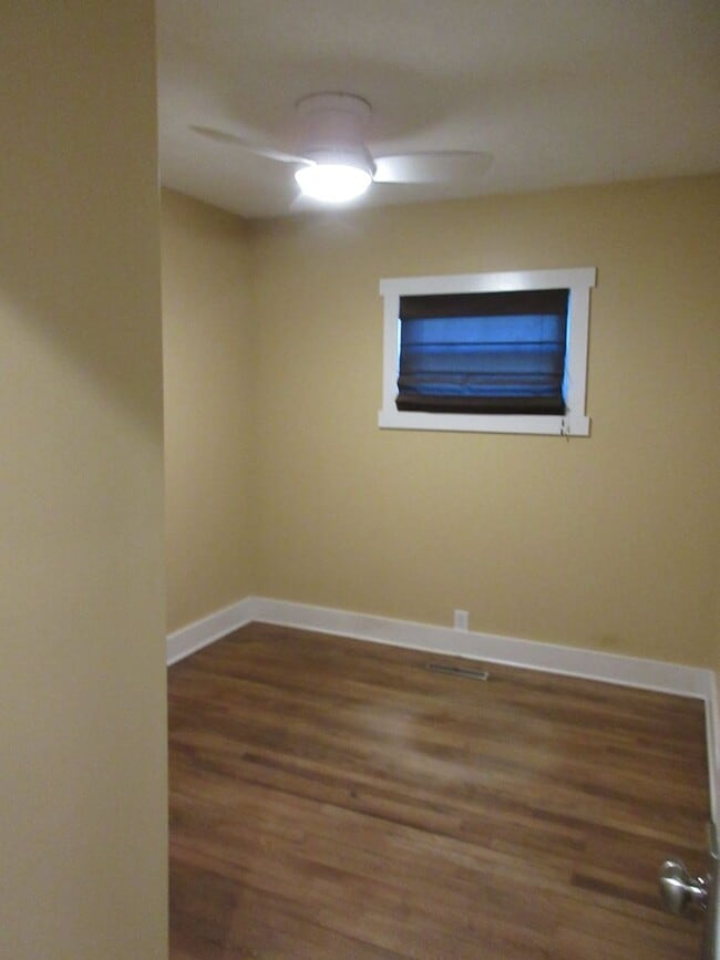 Building Photo - 3 Bedroom Family Home