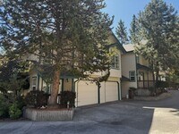 Building Photo - 1725 SW Knoll Ave