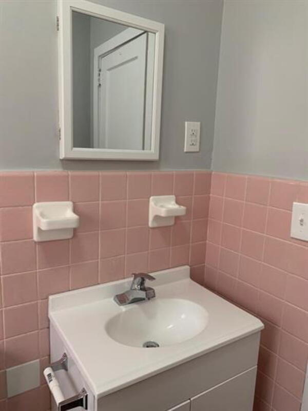 Building Photo - 352 Adams St