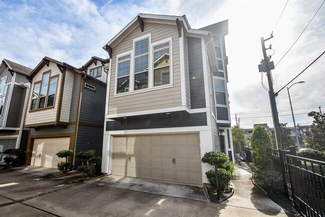 Primary Photo - 716 Nicholson St