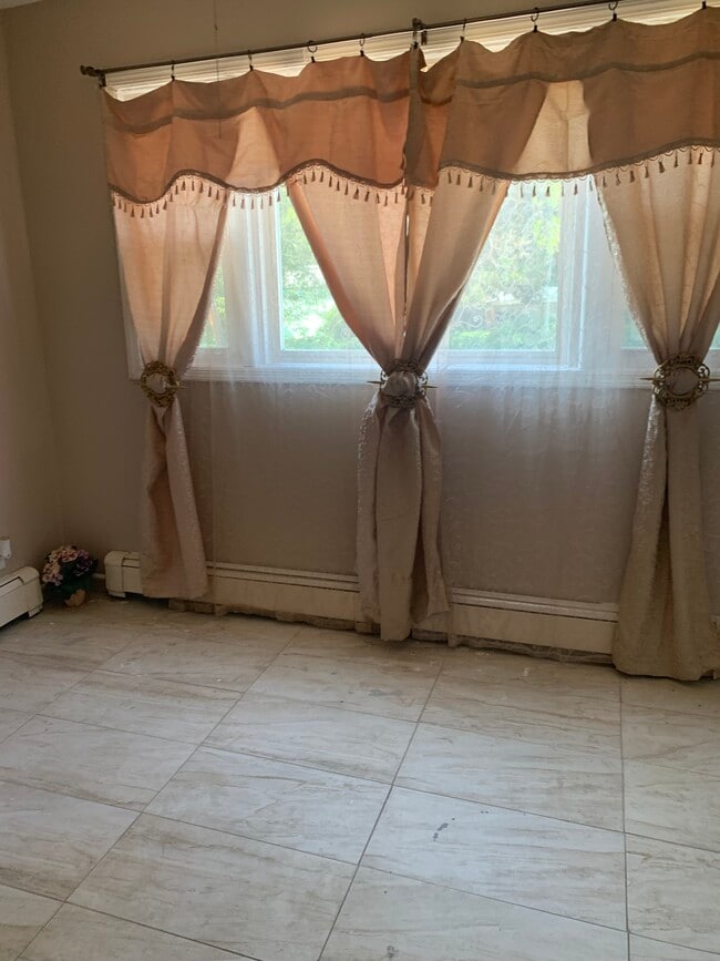 Building Photo - 270 N 1st Ave