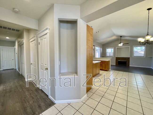 Building Photo - 233 Craftman Ct