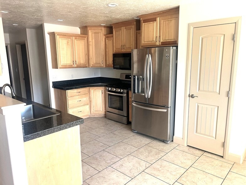 Building Photo - 320 S 1125 W