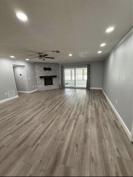 Building Photo - 1813 East Dr