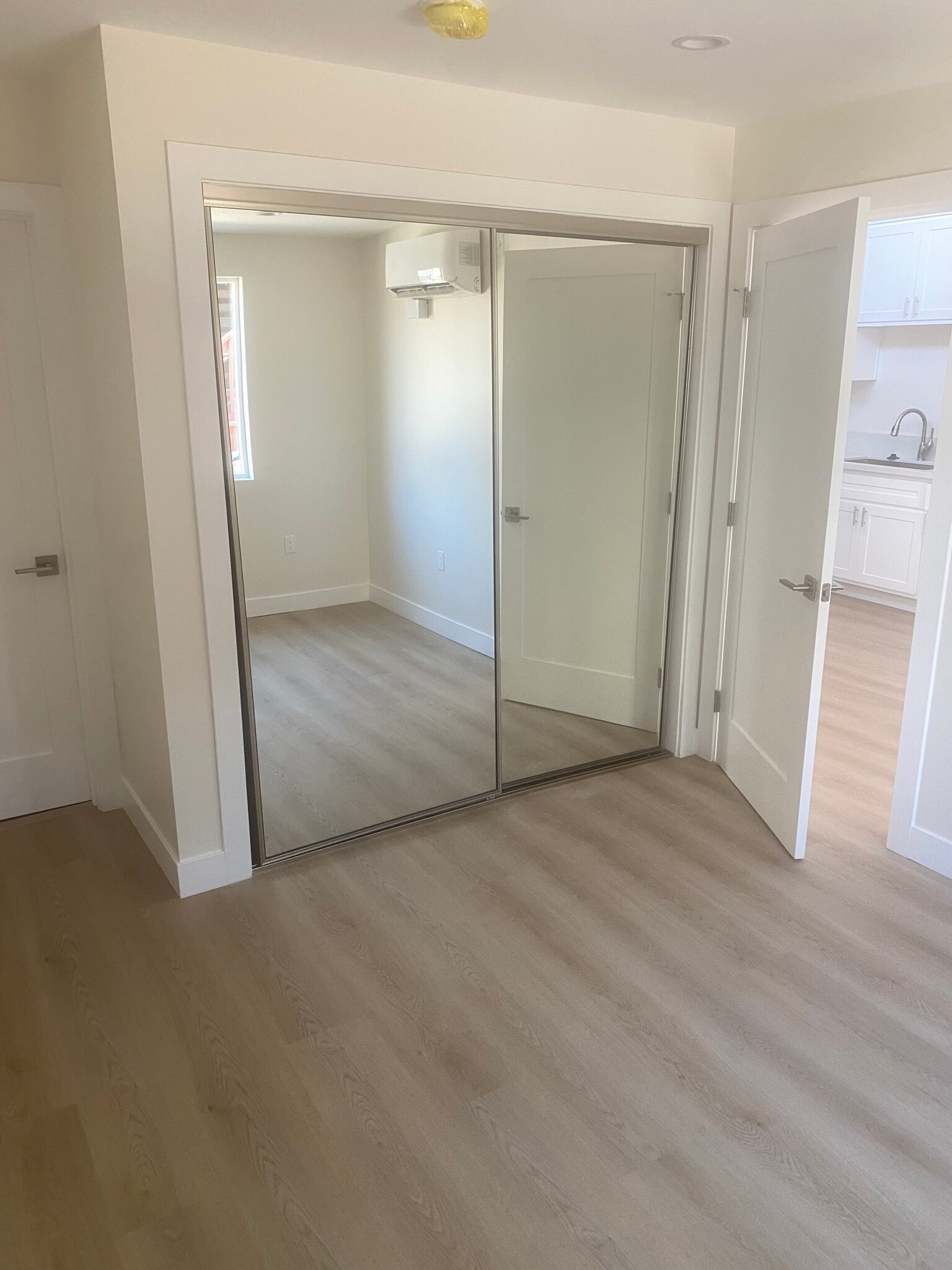 Building Photo - 2916 E 10th St