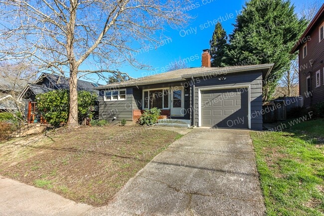 Building Photo - 2714 SE 48th Av