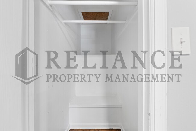 Building Photo - 2042 S Pinecrest St