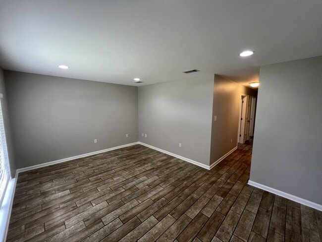 Building Photo - Charming 4-Bedroom Home with Large Backyar...