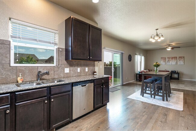 Building Photo - Evolve Real Estate: Available September 5 Newer 4 Bedroom Home with Finished Basement and Large Y...