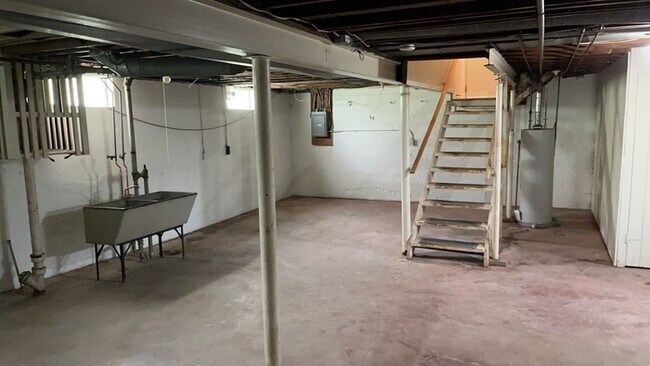 Building Photo - 1076 Sherwood Dr