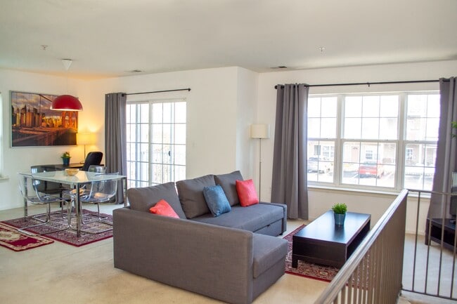 Building Photo - 889 Green St