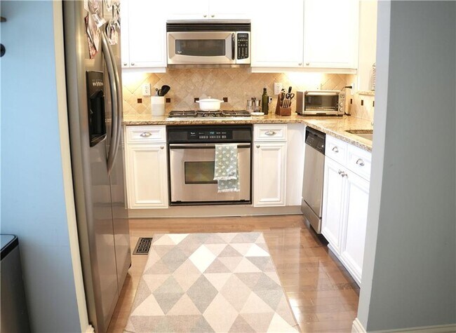 Building Photo - 1120 Glenridge Pl NE