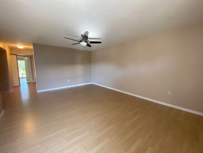 Building Photo - Charming 2BR/2BA Condo in the Heart of Port Charlotte!