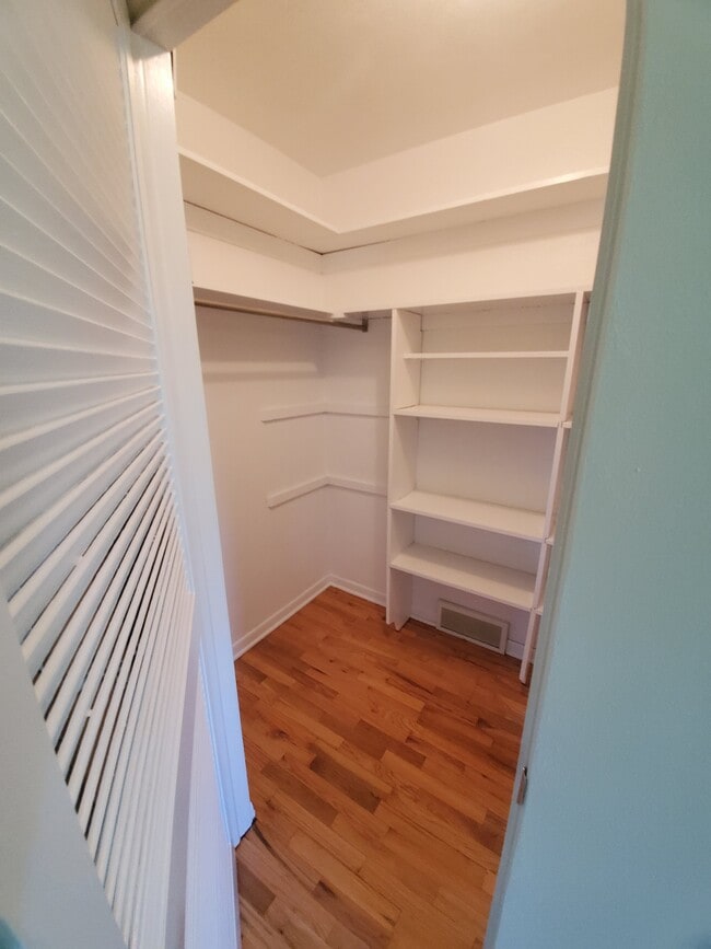 Closet #1 in Master Bedroom - 591 E Glenlord Rd