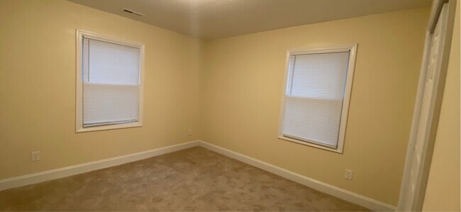 Building Photo - 4935 Walnut Dr