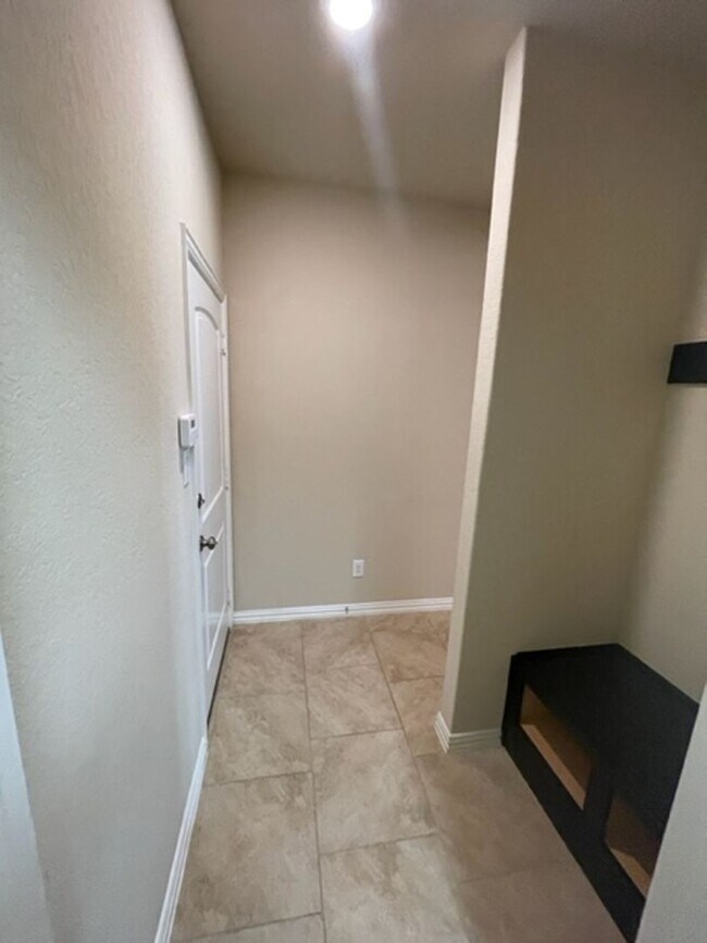 Building Photo - Beautiful 4-Bed Single-Story Home in Desirable Potranco