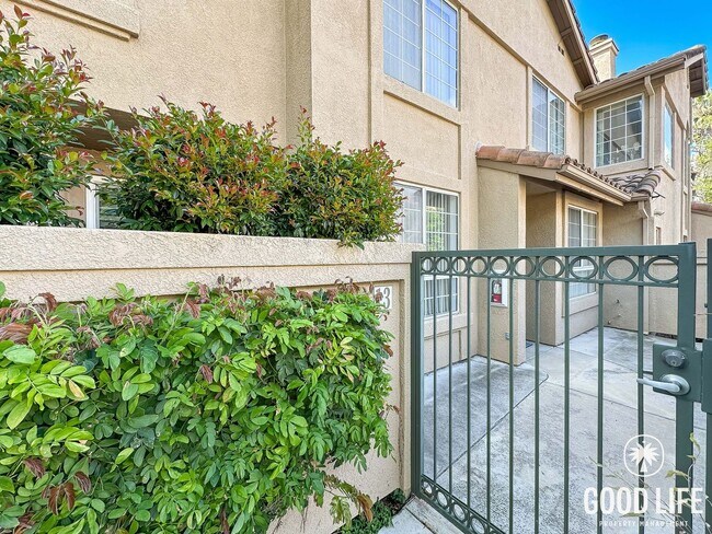 Building Photo - Fully Renovated 2BD/2.5BA in Aliso Viejo | Fireplace, Private Patio, Pool/Spa & Attached Garage