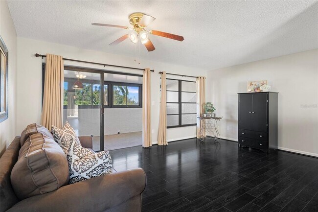 Building Photo - 2595 Cyprus Dr