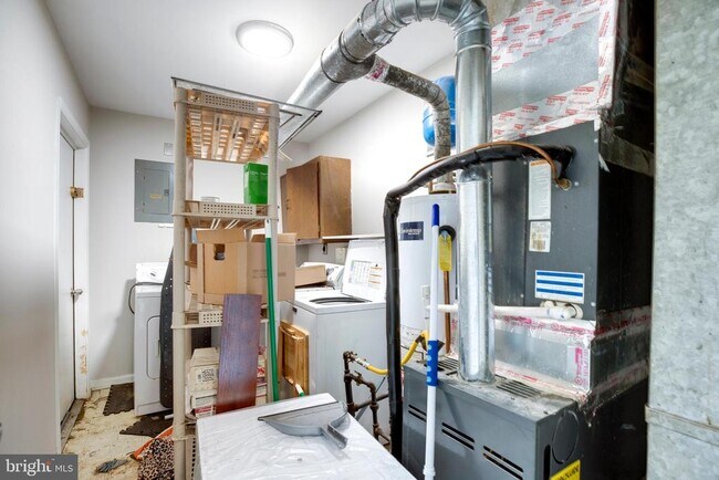 Building Photo - 322 Clay St