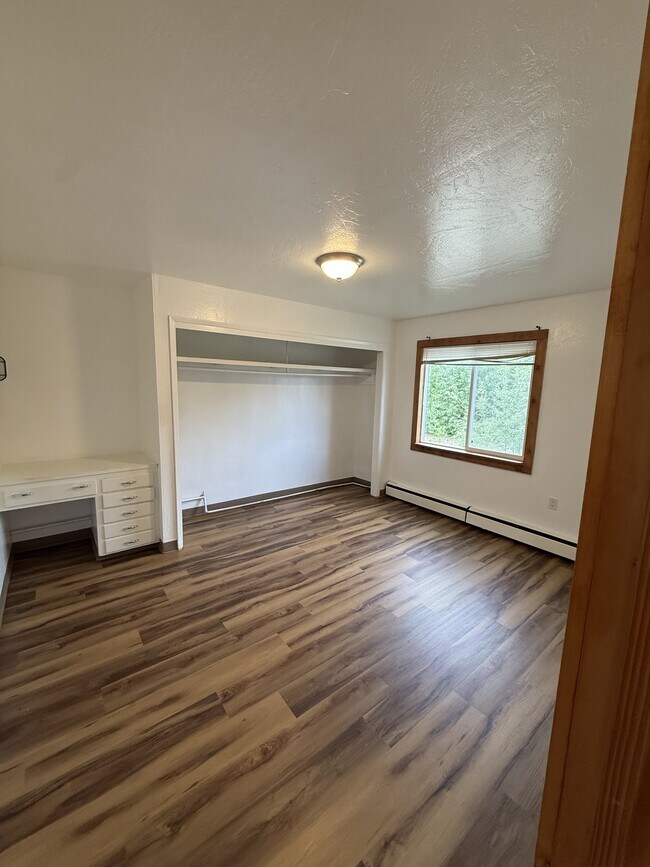 Building Photo - 827 17th Ave