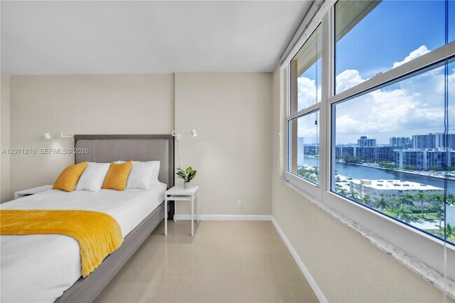 Building Photo - 2501 S Ocean Dr