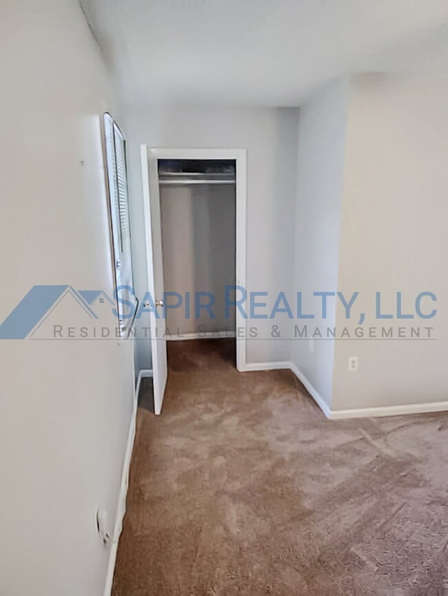 Building Photo - 774 Lilly Ave