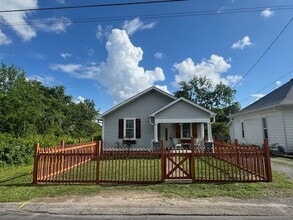 Building Photo - 112 Lucile St