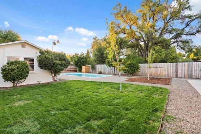Building Photo - Classicly Charming Remodeled Garden Tract ...