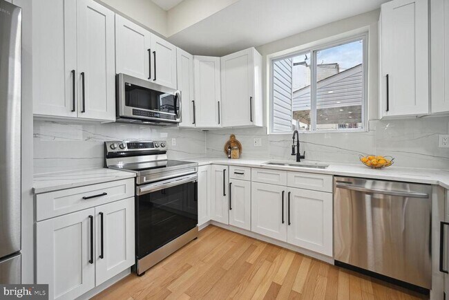 Building Photo - 1411 Montello Ave NE