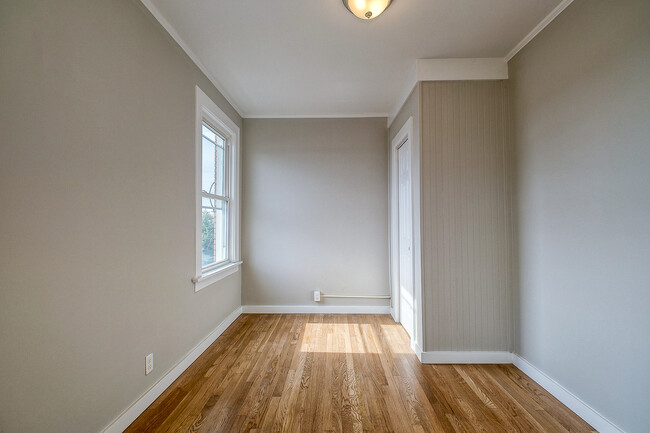 Middle Bedroom - 1869 Perrott Ave