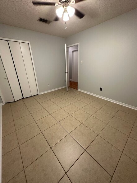 Bedroom - 557 Esplanade St