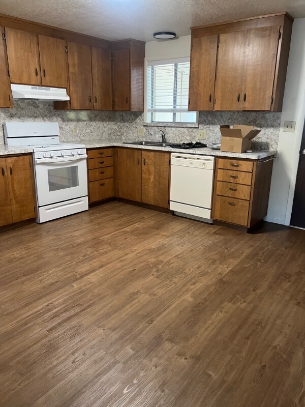 Building Photo - 372 W 200 N