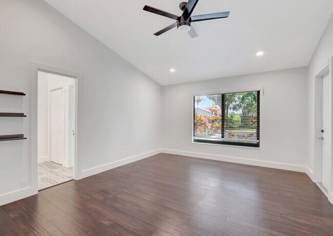 Building Photo - 355 Woodlake Ln