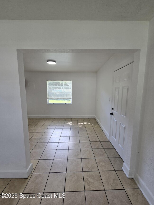 Building Photo - 513 N Georgia Ave