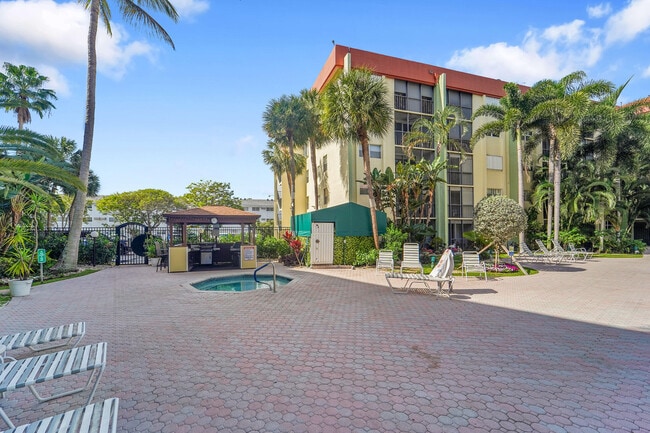 Building Photo - 5300 NE 24th Terrace