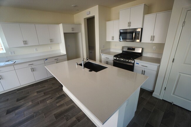 Building Photo - 3 Bed, 2.5 Bath Home in Prime Clovis Herit...