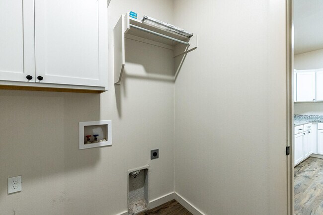 Building Photo - 5527 121st St