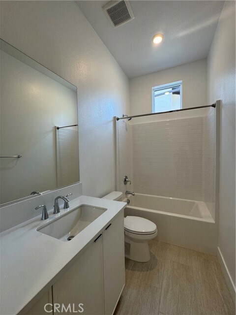 Building Photo - 436 Loon