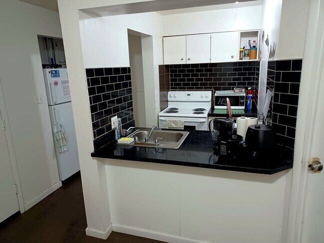 Building Photo - Large Private Girl  Room Downtown ASAP - Balcony, Storage and more