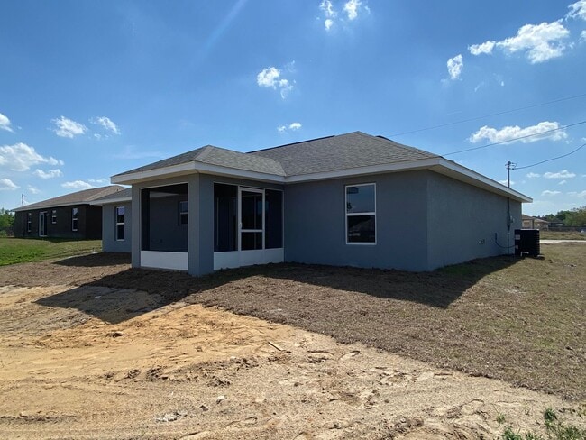 Building Photo - Custom Home - Desirable SE Ocala Neighborh...