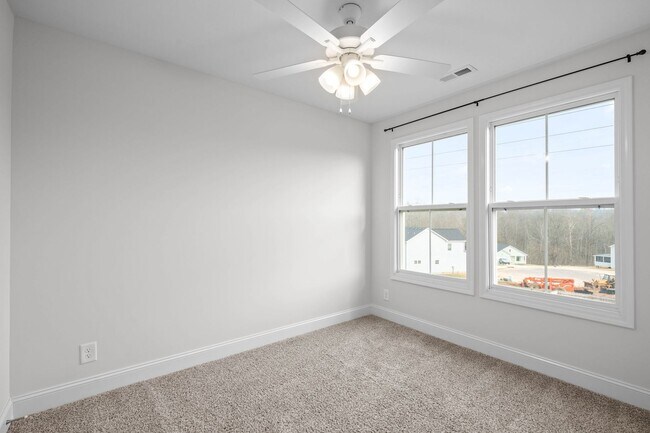 Building Photo - Pet Friendly Three Bedroom!