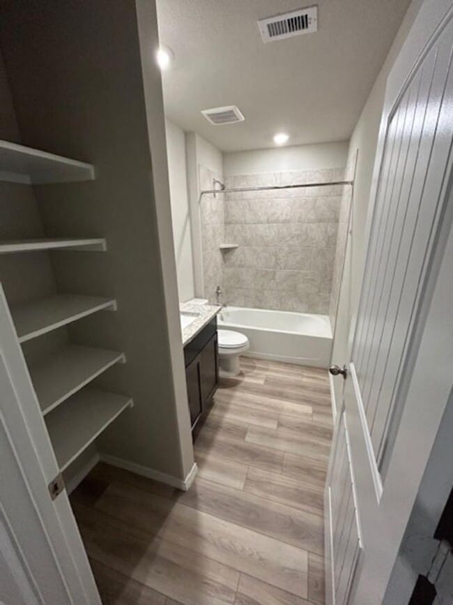 Building Photo - 4 Bedroom House in Rockbridge